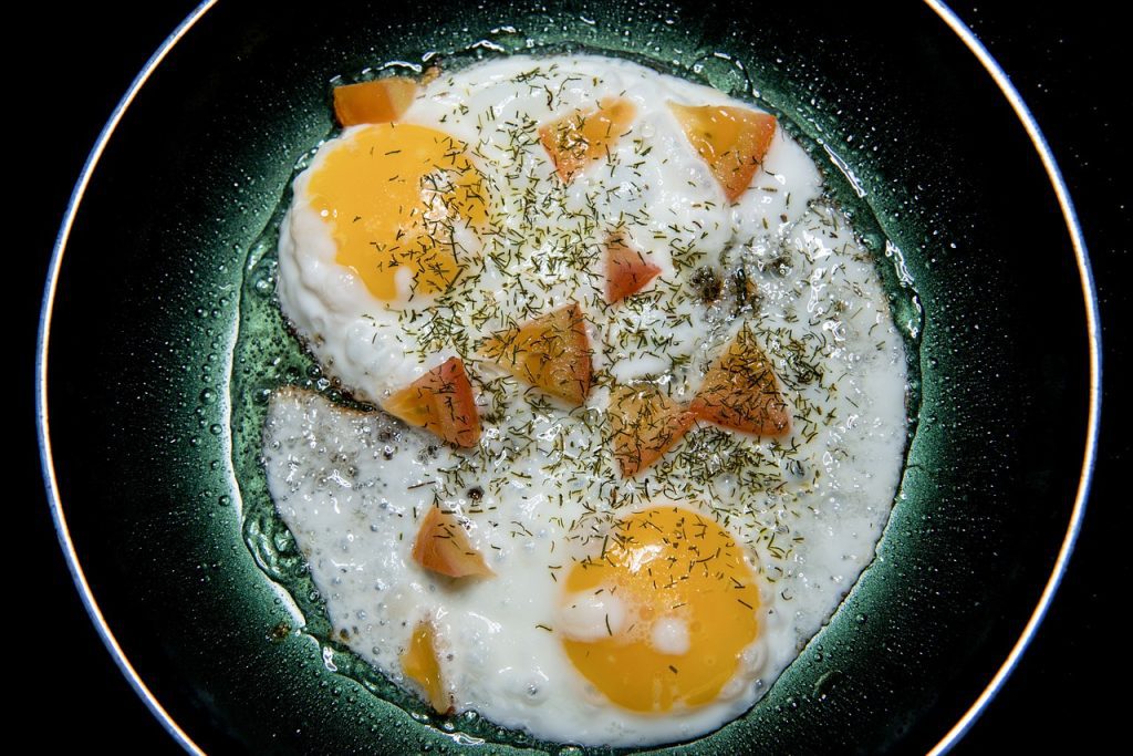 food frying pan egg the yolk 3316805